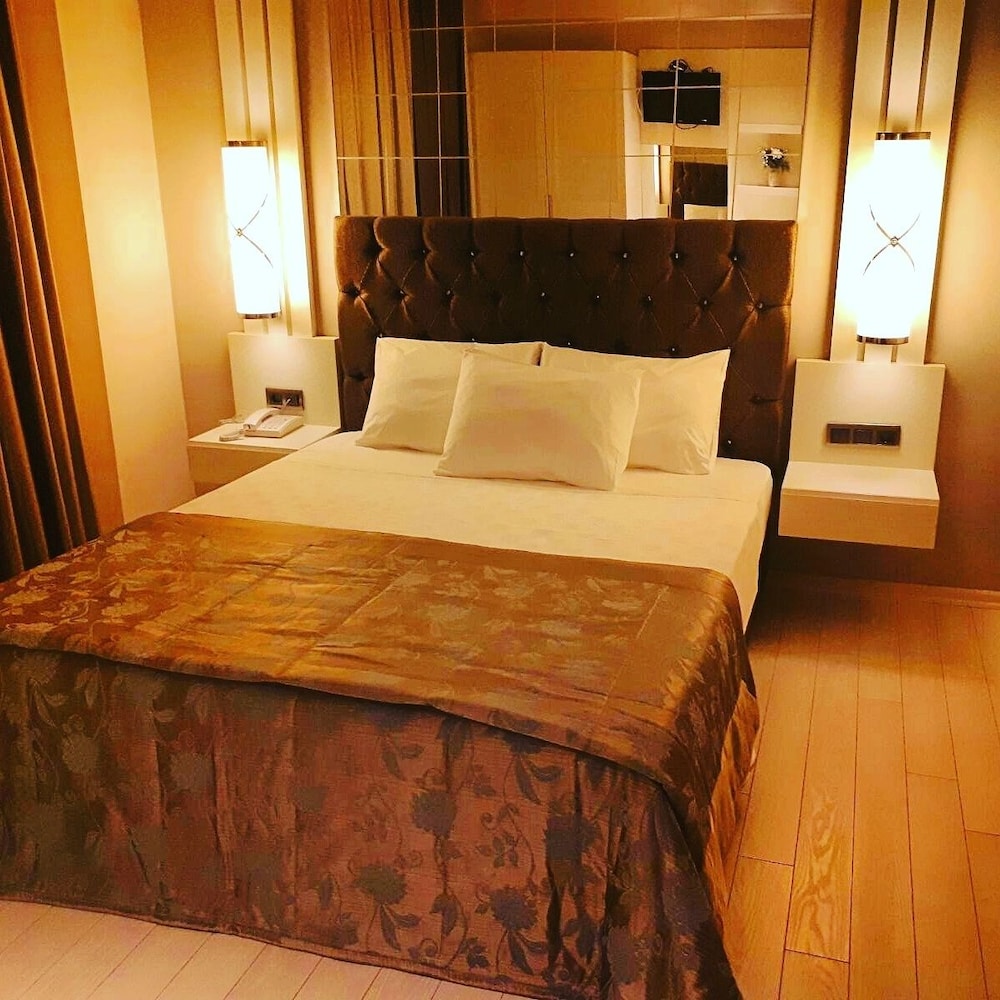 Standard Room, 1 Double Bed, Partial Sea View photo 1