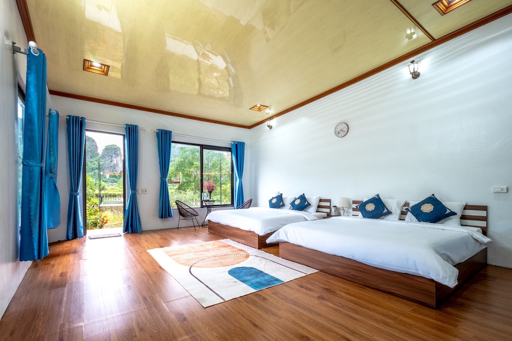 Quadruple Room, Patio, Mountain View