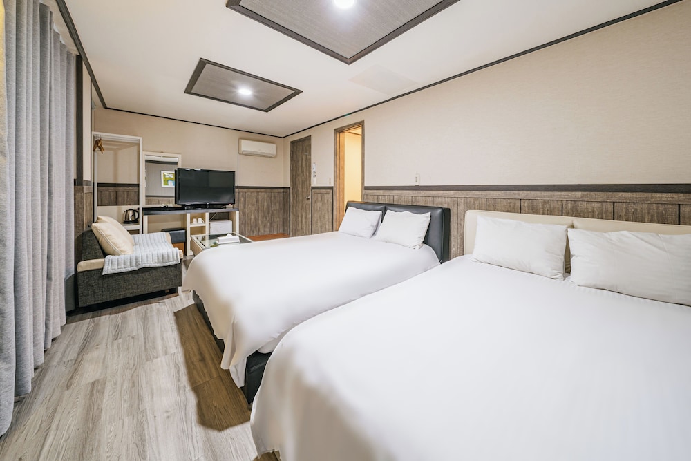Deluxe Quadruple Room, 2 Double Beds, Non Smoking, City View