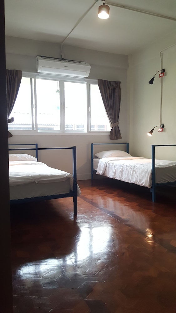 Twin Room (Shared Bathroom) photo 2