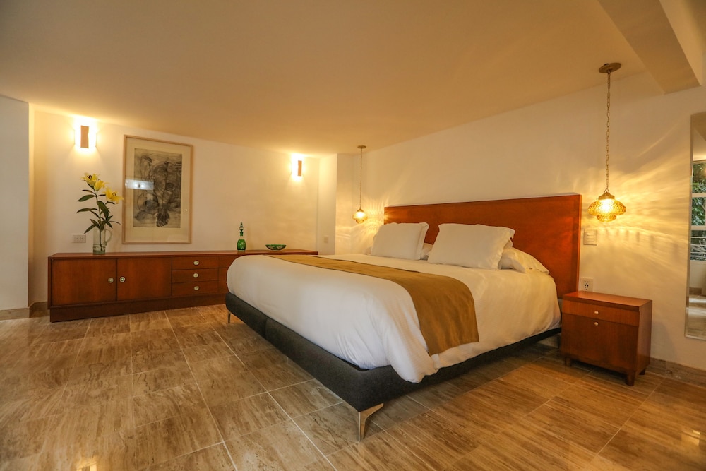 Deluxe Suite, 1 King Bed, Ensuite