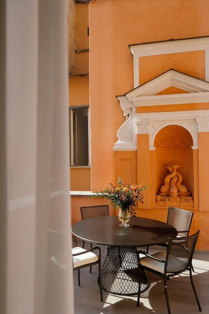 Suite, Terrace thumbnail 5