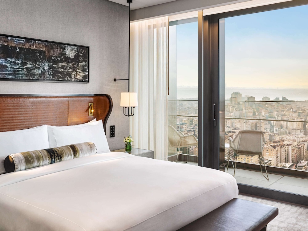 Skyline Queen Room with Two Queen Beds and City View