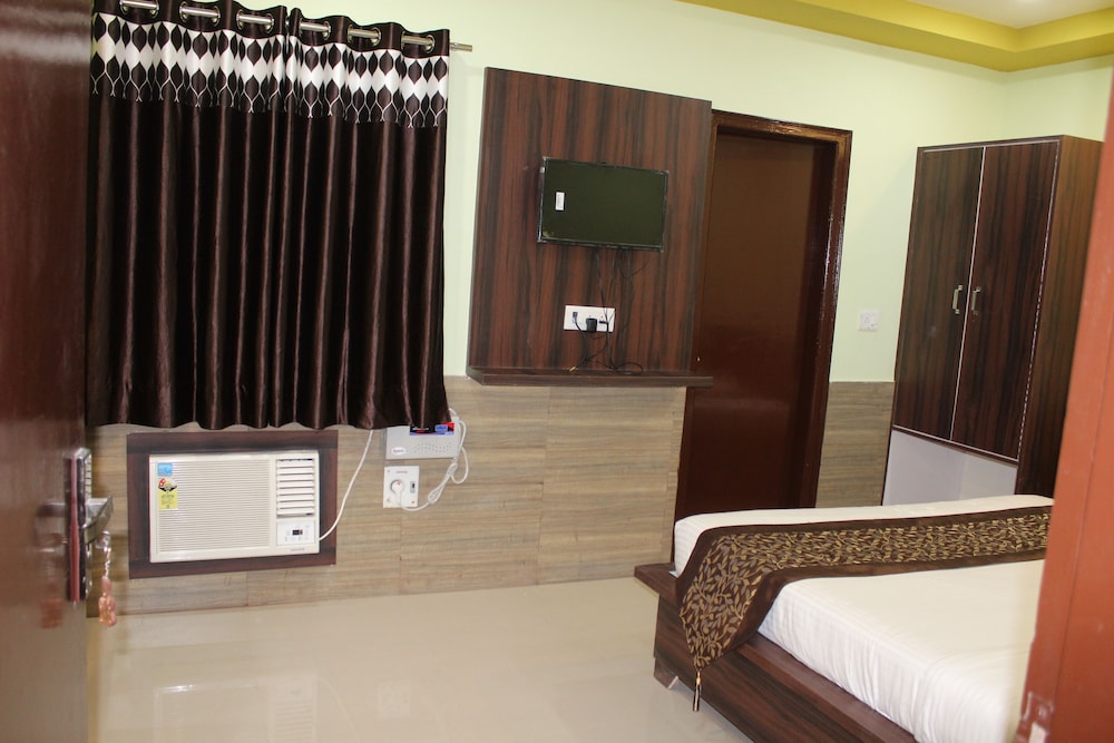 Family Room, Multiple Beds, Accessible photo 1