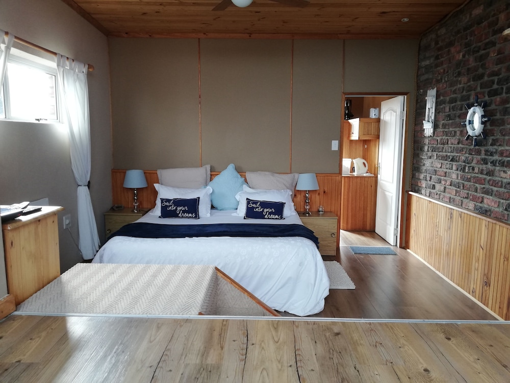 Basic Double or Twin Room, Balcony (Seastar) photo 2
