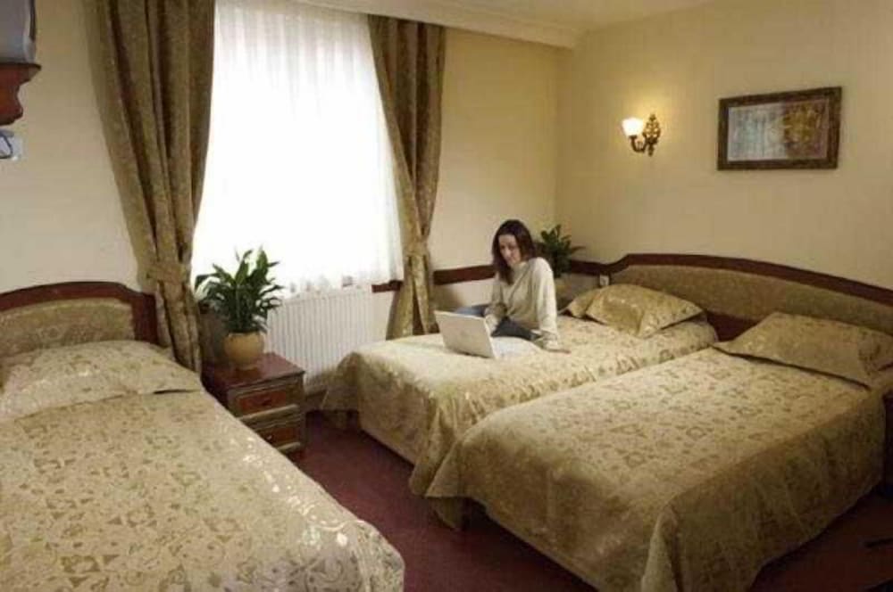 Family Quadruple Room photo 2
