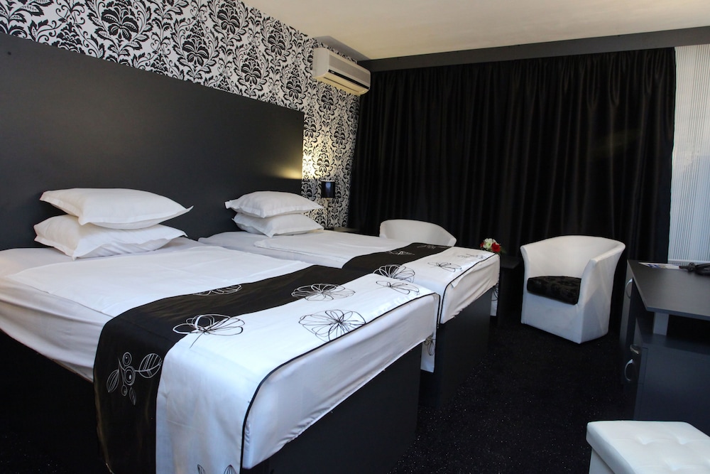 Executive Double Room - Photo 8