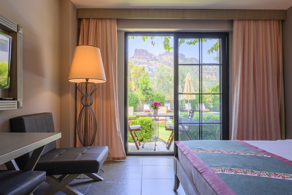 Standard Room, Lanai, Pool View photo 1