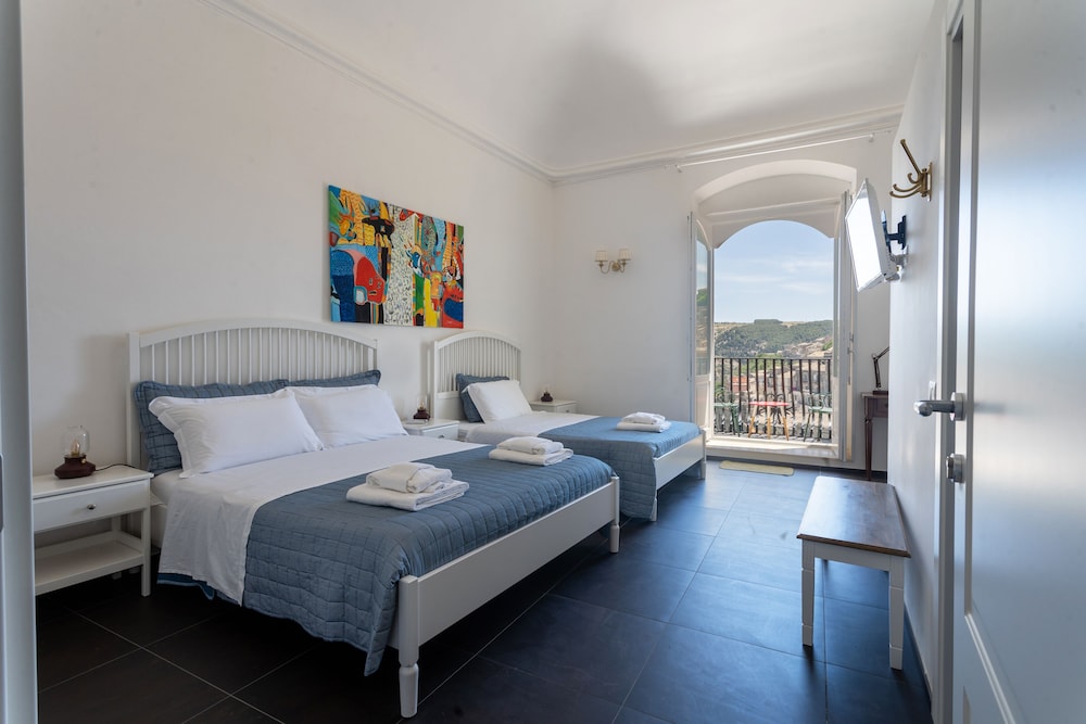 Comfort Triple Room, Non Smoking, City View photo 1