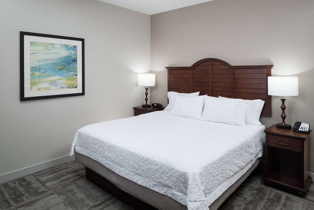 One King Bed, Non-Smoking, Accessible photo 2