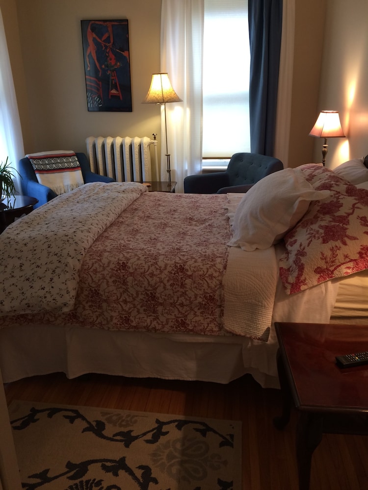 Suite, 1 Queen Bed, Garden View photo 1