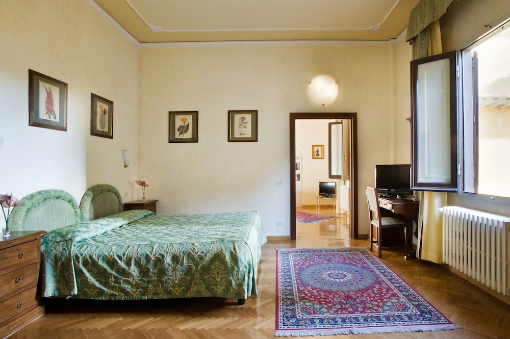 Suite, River View (Baccio) - Photo 1