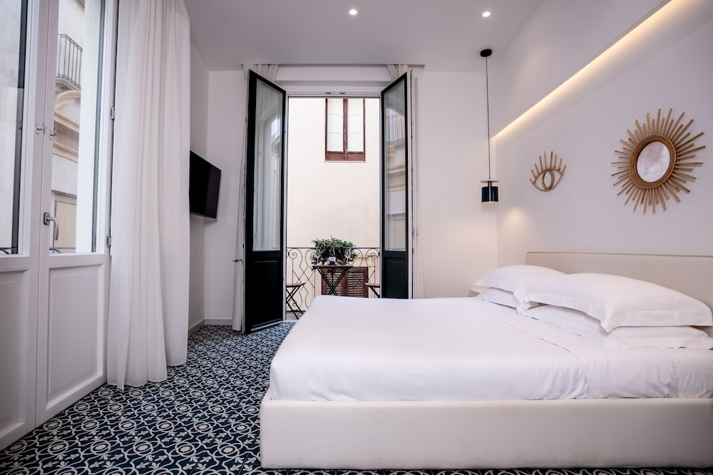 Suite with two balconies