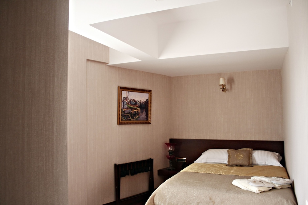 Economy Single Room, 1 Double Bed photo 1
