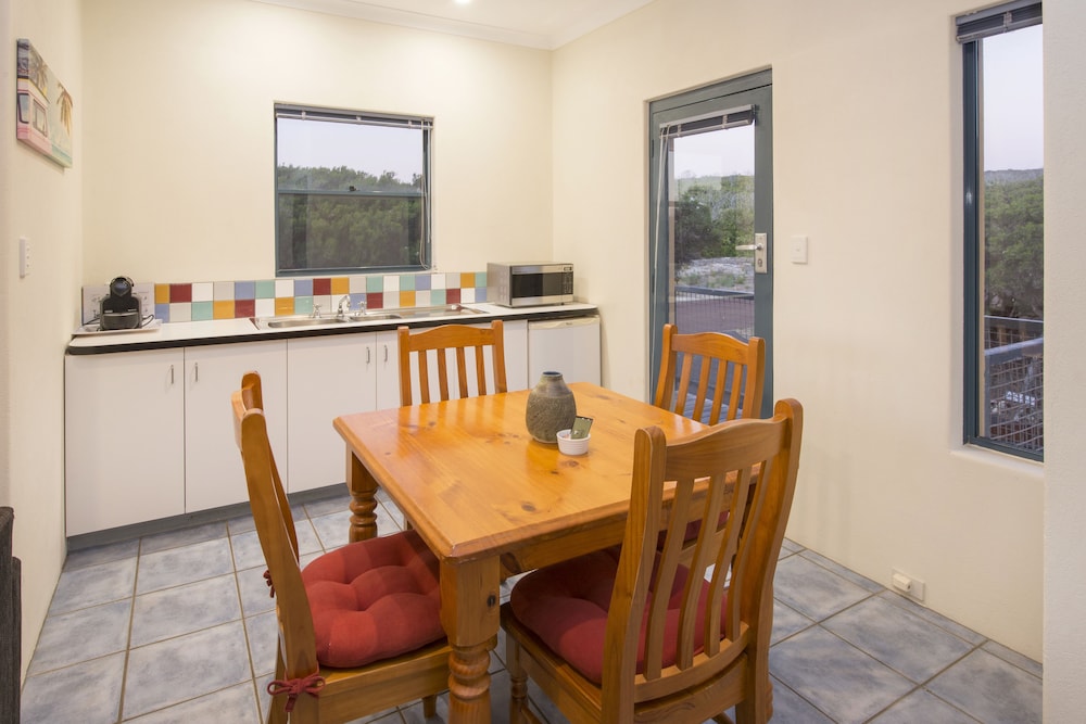 Family House, 3 Bedrooms, Beach View, Beachside photo 3