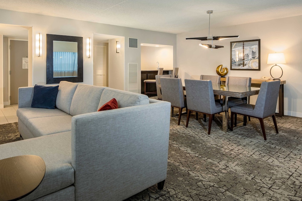 Executive Suite, 1 King Bed with Sofa bed