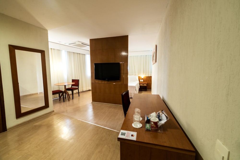 Suite - Photo 10