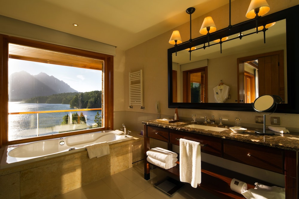 Deluxe Studio, Balcony, Lake View thumbnail 6