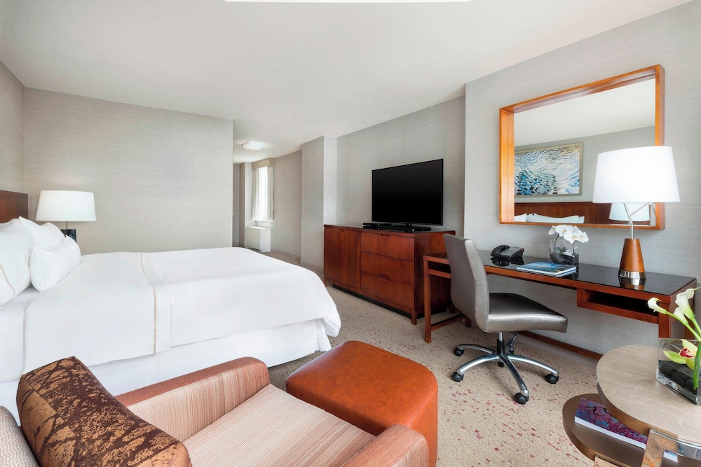 Deluxe Room, 1 King Bed, City View - Photo 3