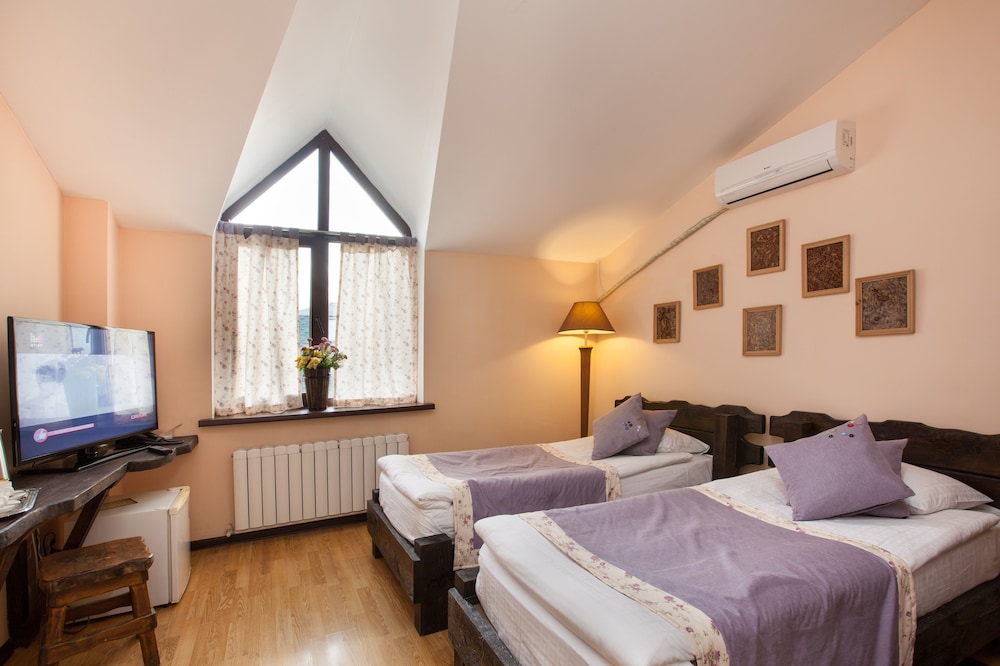 Standard Twin Room - Photo 3