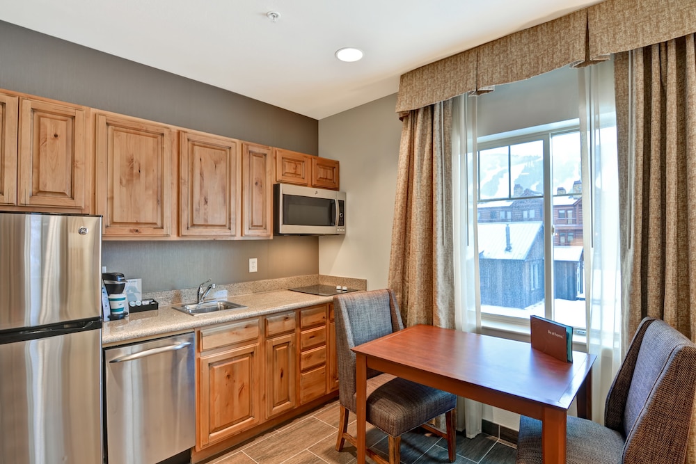 Suite, 1 Bedroom, Fireplace - Photo 4