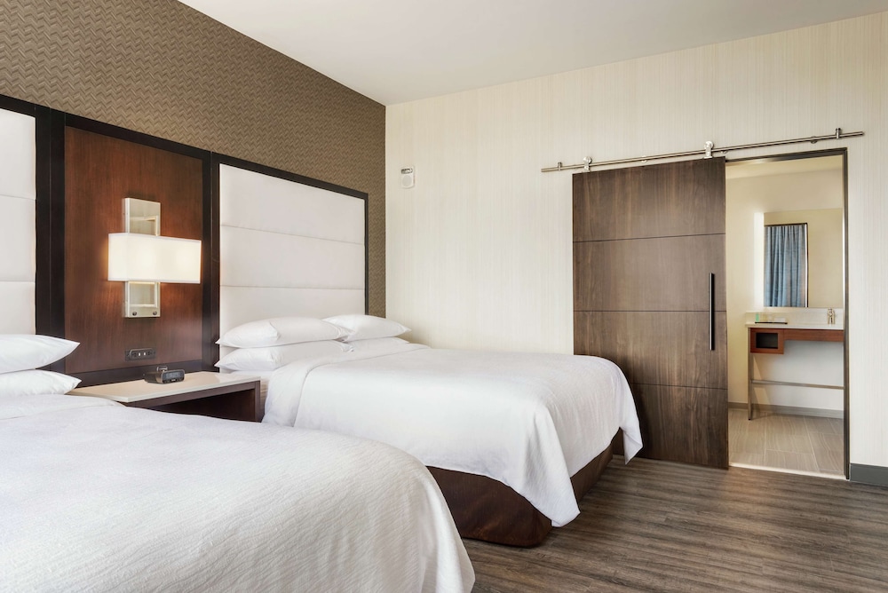 Suite, 2 Queen Beds, Accessible (Hearing Access, 2 Room) photo 2