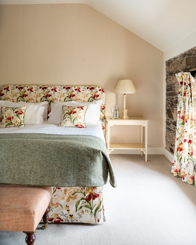 Classic Double or Twin Room (Large) photo 2