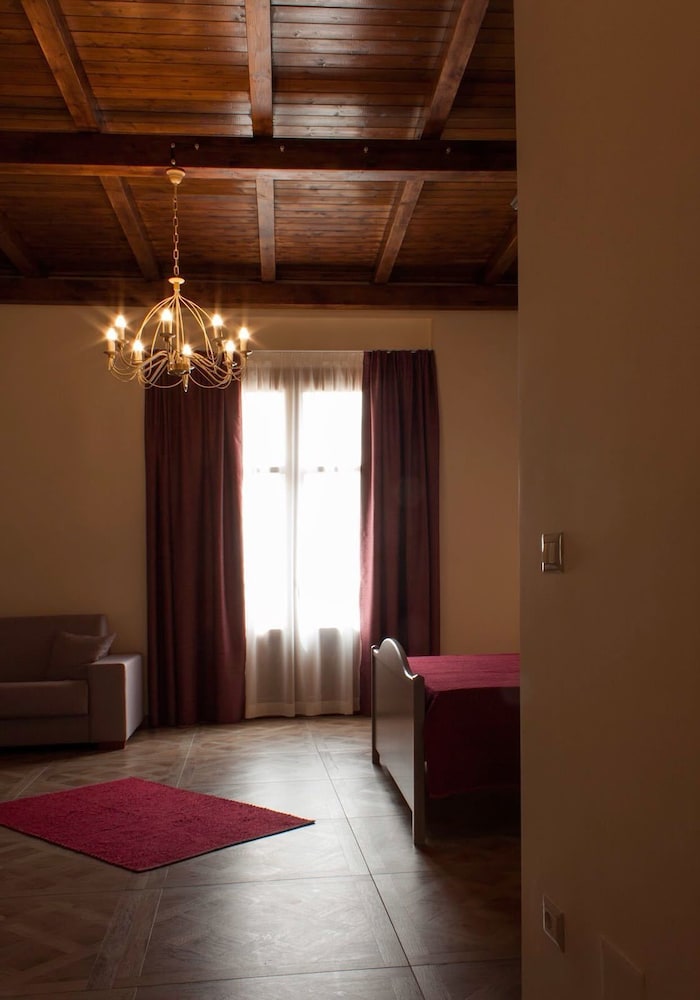 Elite Suite, 1 King Bed, Balcony photo 2