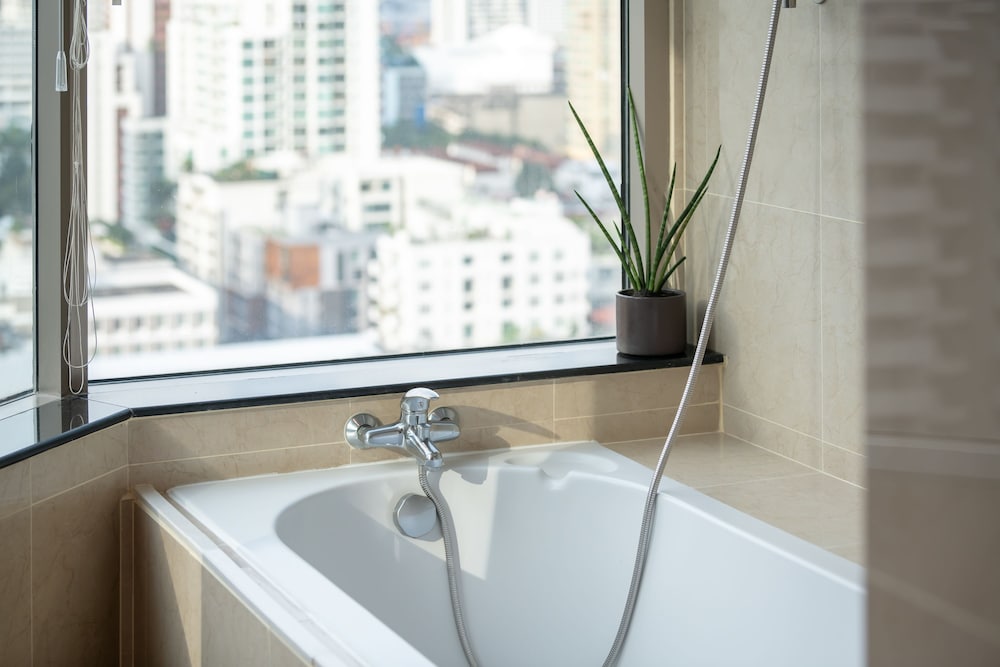 Superior Suite, 1 Bedroom thumbnail 6