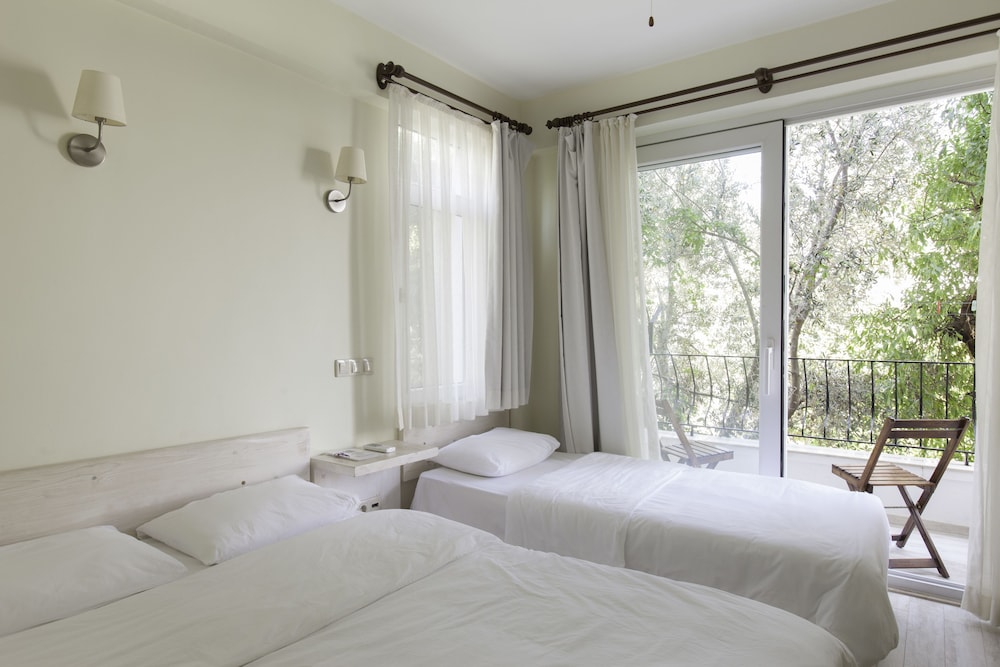 Standard Double or Twin Room - Photo 6