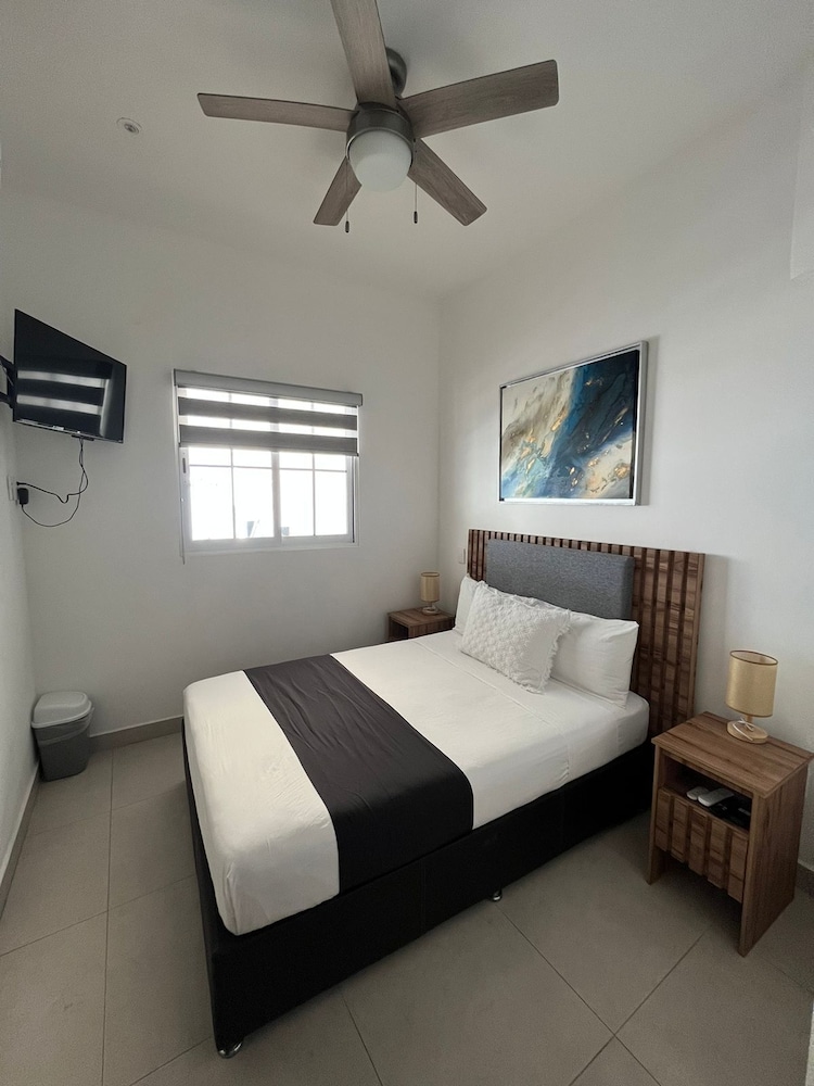 Comfort Suite, 2 Bedrooms, Refrigerator - Photo 4