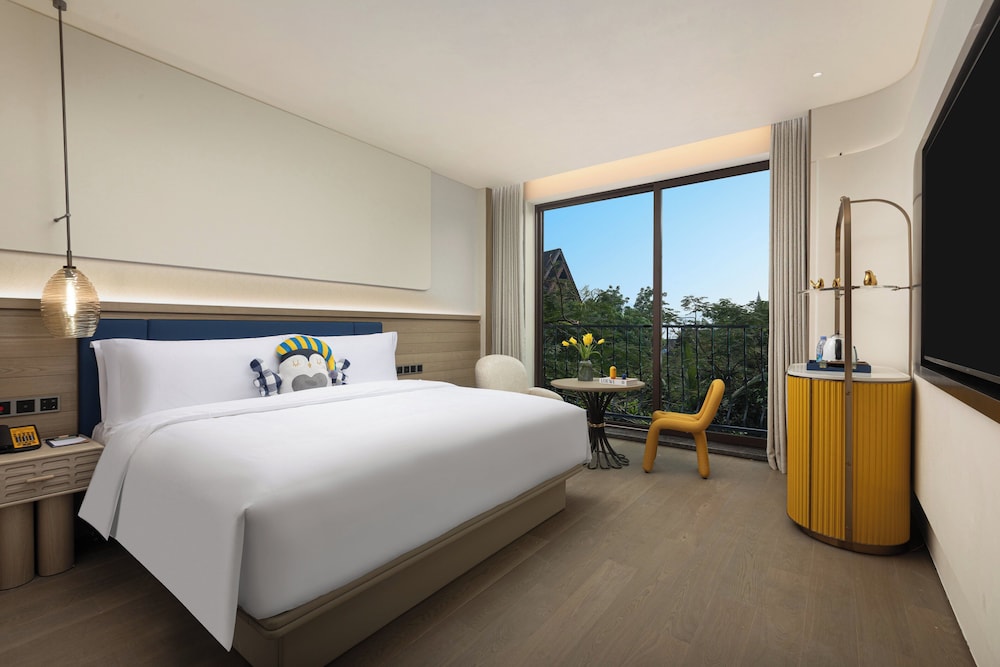 Standard Room, 1 King Bed, Balcony (Super King) photo 1