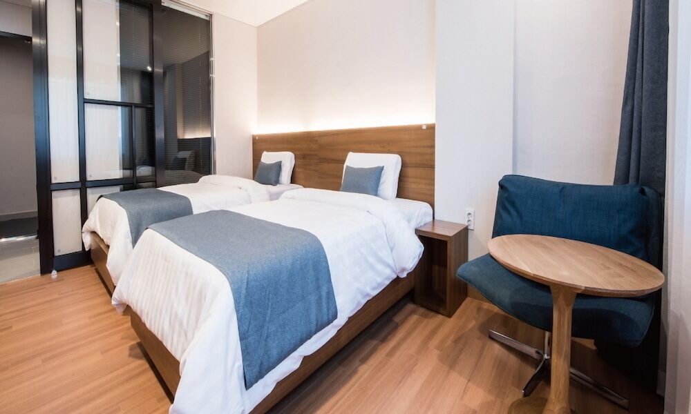 Premium Twin Room photo 3