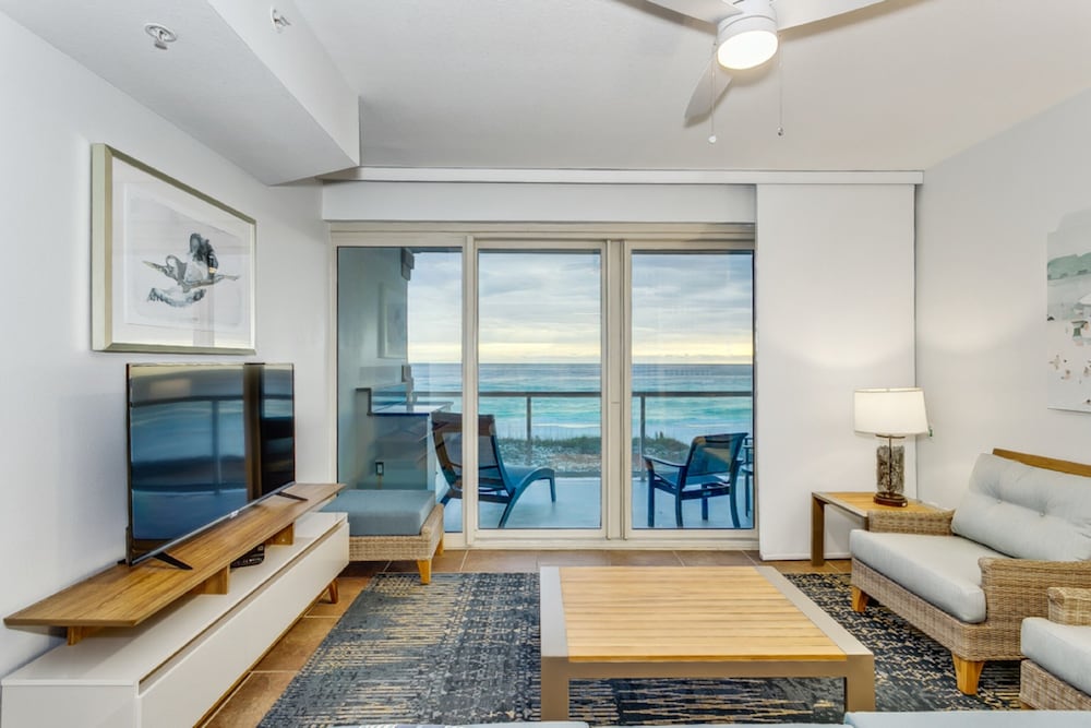 Condo, 2 Bedrooms, Beach View, Beachfront (Beach Chairs Included)