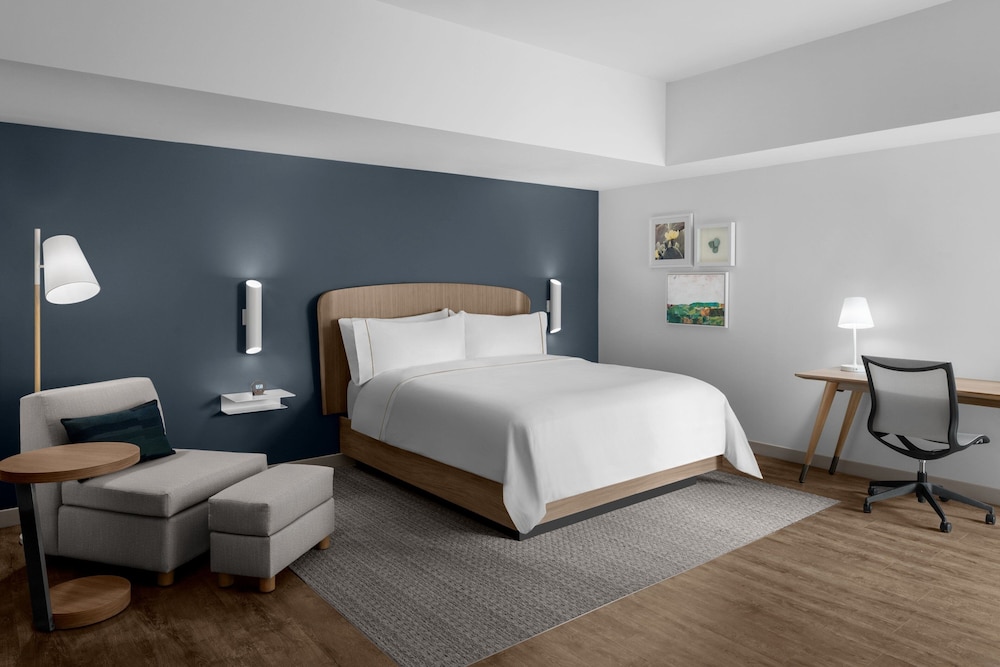 Suite, 1 Bedroom - Photo 4