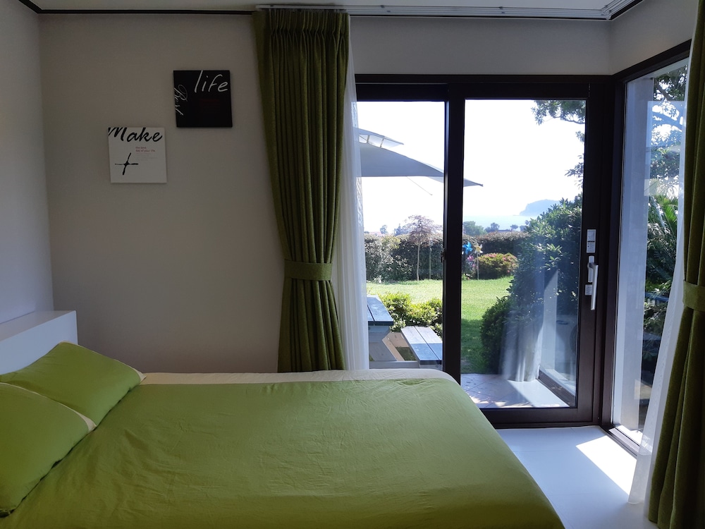Basic Room, Kitchen, Ocean View (10 PY / Pets are allowed)