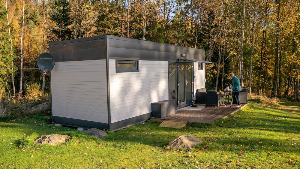 Business Cabin, 1 Bedroom, Lake View, Lakeside (Evika 3) photo 2