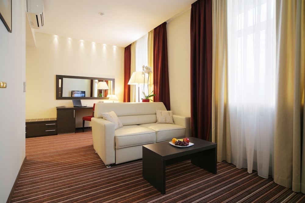 Suite, 1 Bedroom photo 3