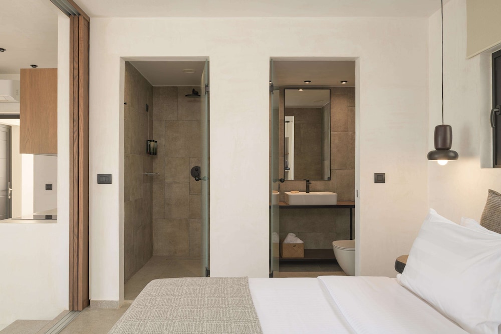 Superior One Bedroom with Sliding Door Sea View - Photo 8
