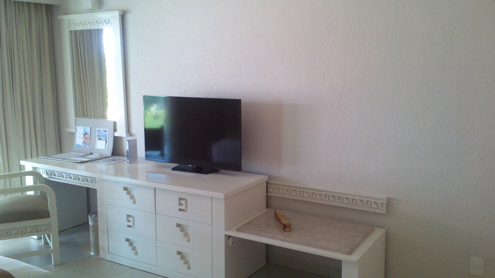 Suite, Pool Access, Garden View (Emerald) - Photo 10