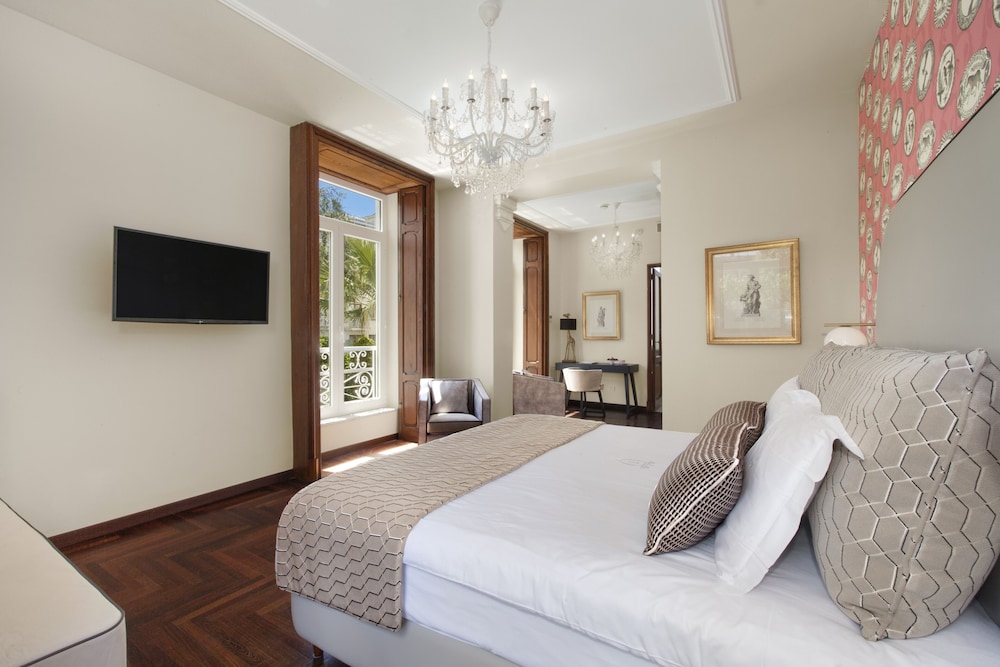 Junior Suite (with Jacuzzi)