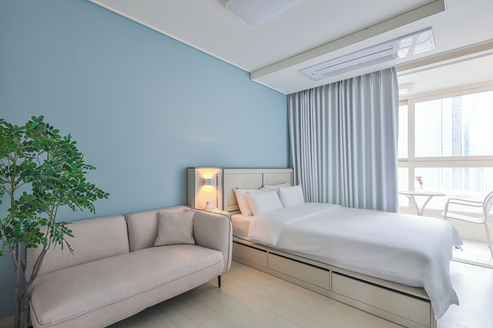 Standard Sofa Room - Photo 1
