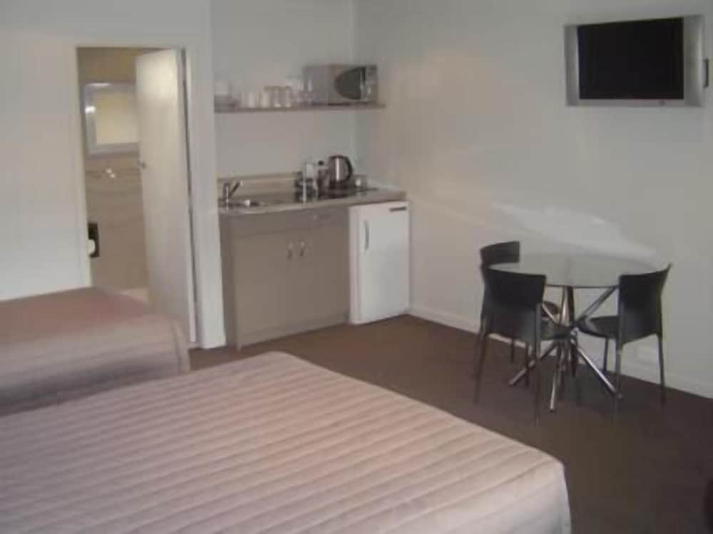 Family Suite, 2 Bedrooms, Non Smoking, Kitchen (Family Unit) photo 2
