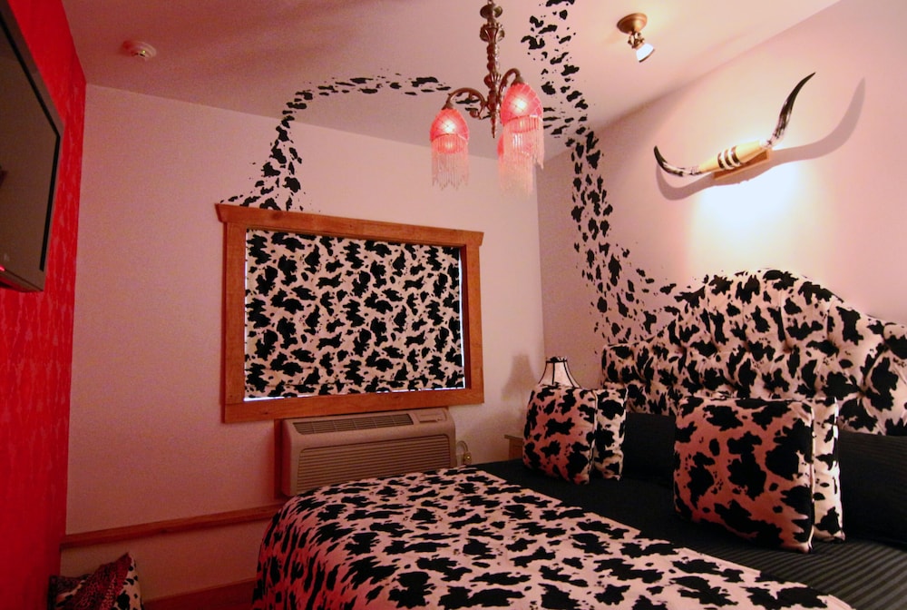 Miss Kitty's Saloon photo 2