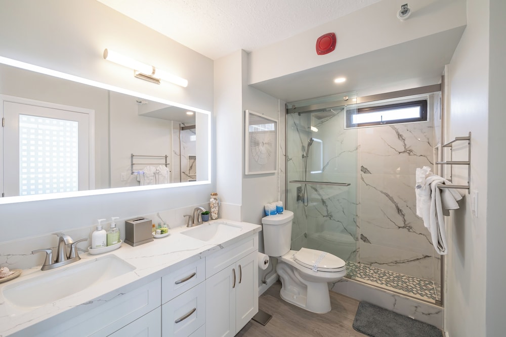 Premium Remodeled Condo with Ocean View and Parking: Premium Condo, 1 Bedroom, Air conditioning, Ocean View (0034) photo