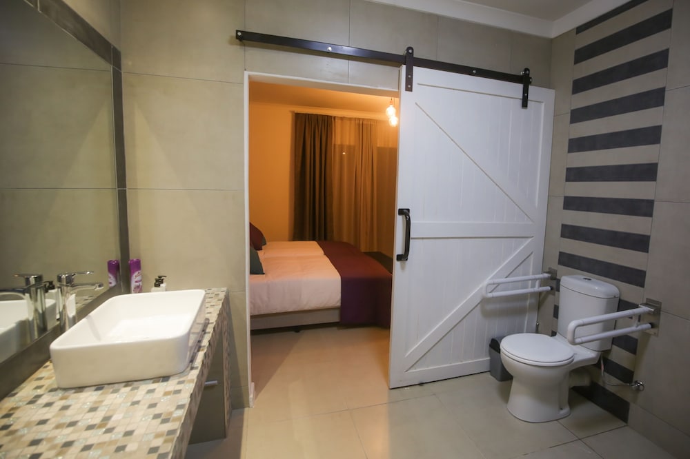 Classic Room 5= Amanzi=  double room with kitchenette, 2 single beds with or without topping photo 2