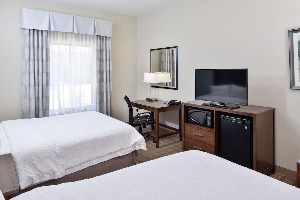 Room, 2 Queen Beds, Refrigerator & Microwave