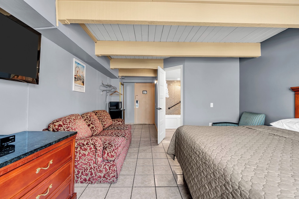 Streetside King Room photo 2