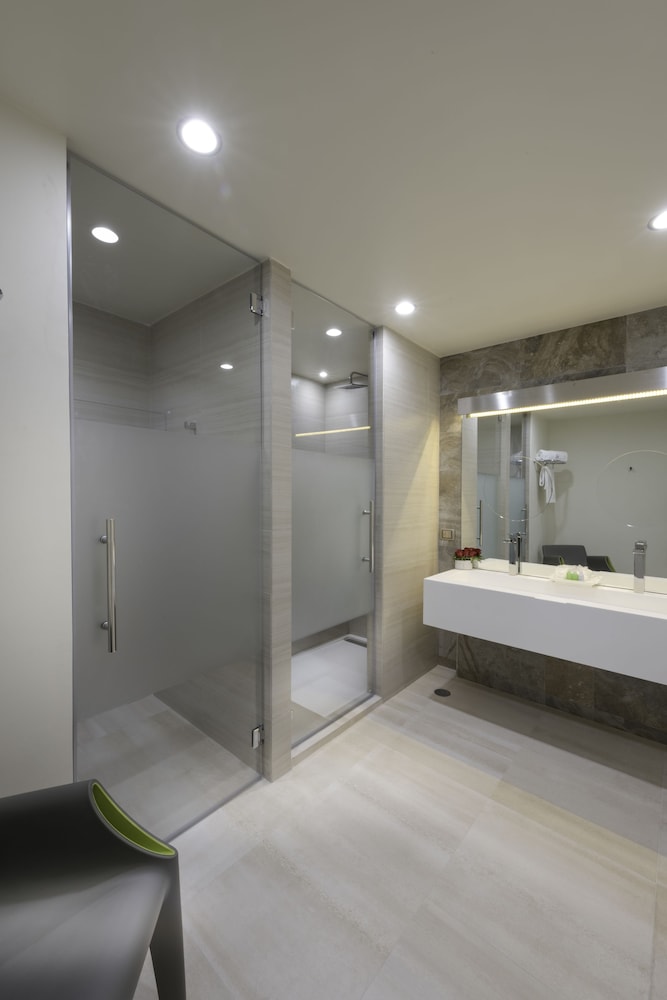 Suite - Photo 7