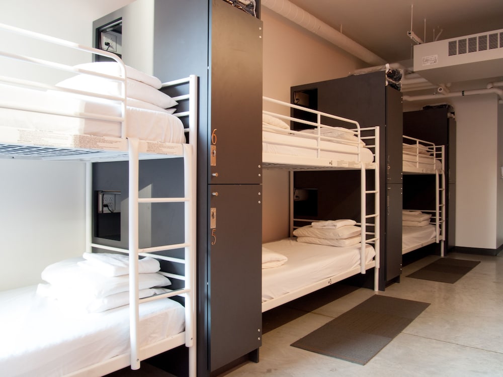 Bed in All-Gender 6-Bed Dorm photo 3